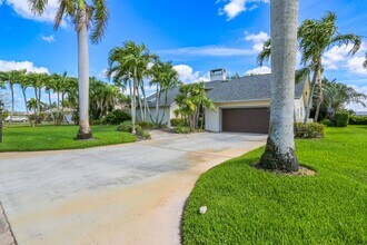 223 Forest Hills Blvd in Naples, FL - Building Photo - Building Photo
