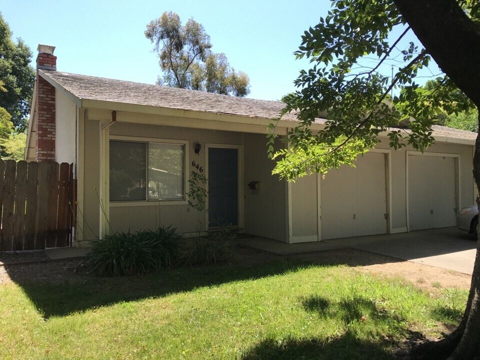 646-646 Arthur St in Davis, CA - Building Photo