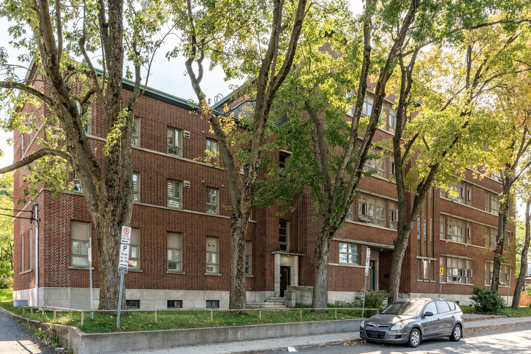 675 Kirouac Rue in Québec, QC - Building Photo