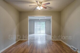 1616 S Pleasant St in Independence, MO - Building Photo - Building Photo