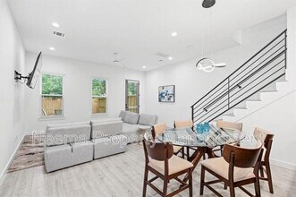 6821 Cadillac St in Houston, TX - Building Photo - Building Photo