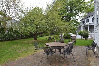 25 Bothfeld Rd in Newton, MA - Building Photo - Building Photo