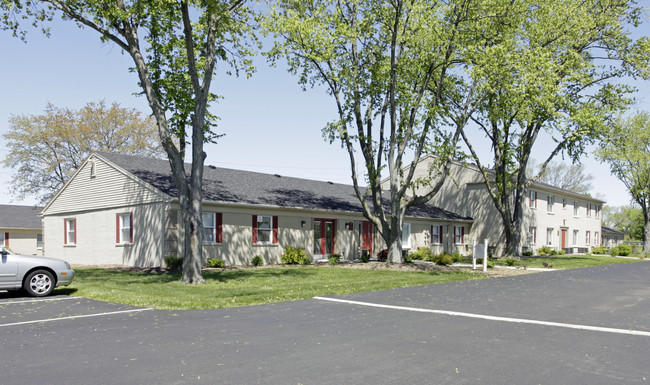 Holland Crossing in Maumee, OH - Foto de edificio - Building Photo