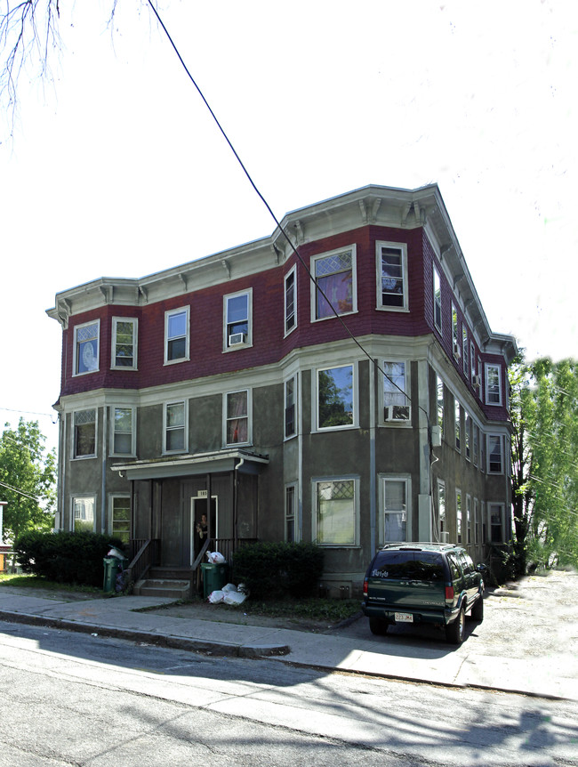 105 Blossom St in Fitchburg, MA - Building Photo - Building Photo