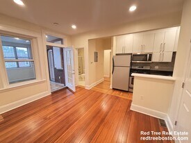 191 Winthrop Rd, Unit 2 in Brookline, MA - Building Photo