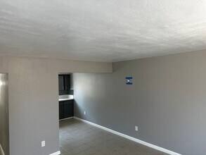322 Decatur St in Bakersfield, CA - Building Photo - Building Photo