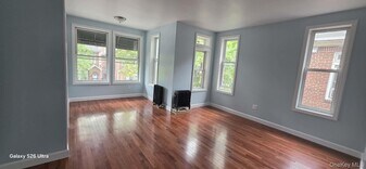 33-30 89th St in Queens, NY - Building Photo