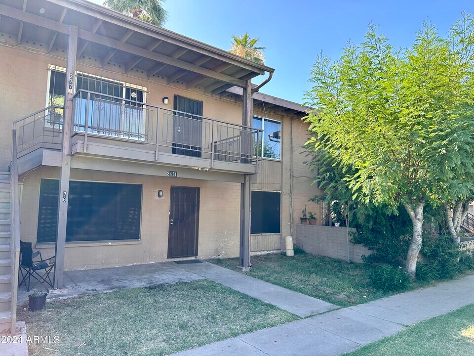 2411 W Hazelwood St-Unit -277 in Phoenix, AZ - Foto de edificio