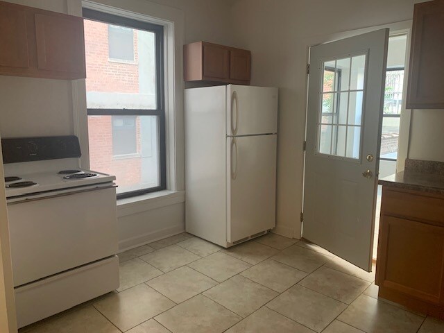 3939 N Pine Grove Ave, Unit 2 in Chicago, IL - Building Photo - Building Photo