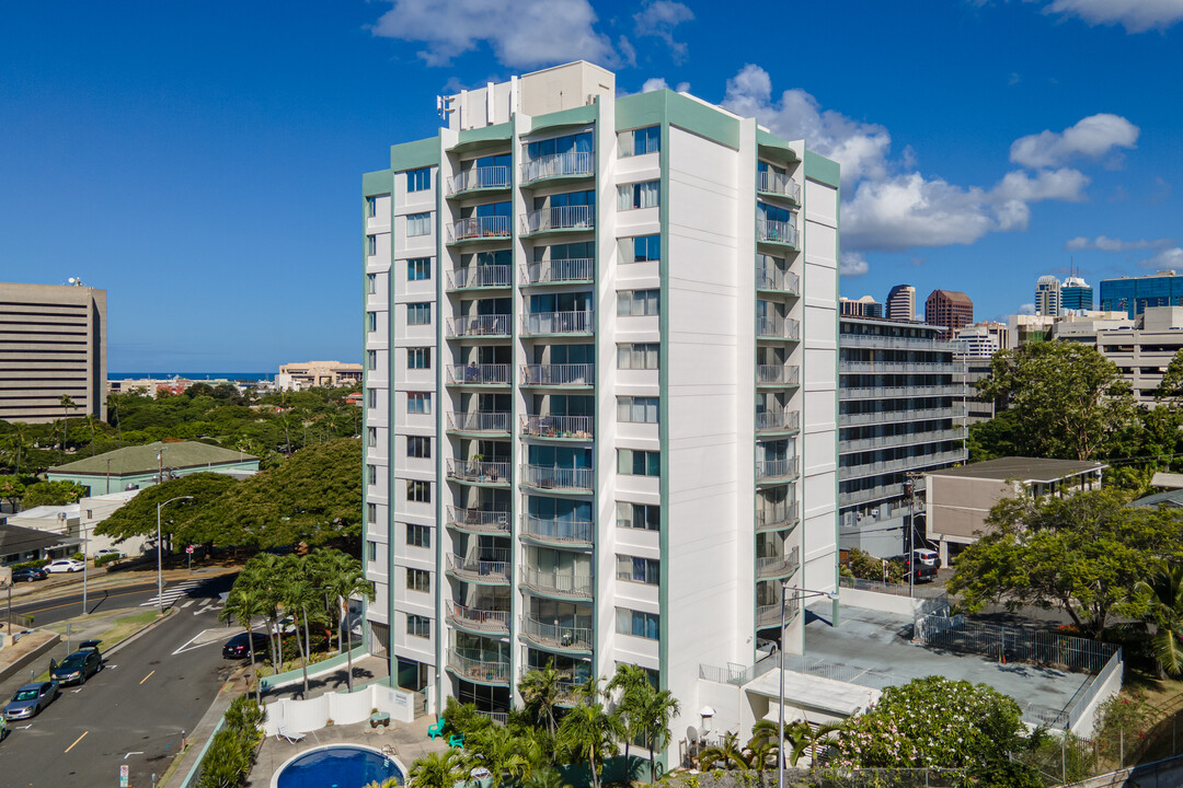 Lunalilo Tower in Honolulu, HI - Building Photo