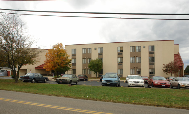 Putnam Howe Village in Belpre, OH - Foto de edificio - Building Photo