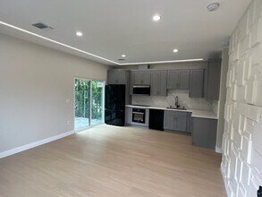 6552 Olcott St in Tujunga, CA - Foto de edificio - Building Photo