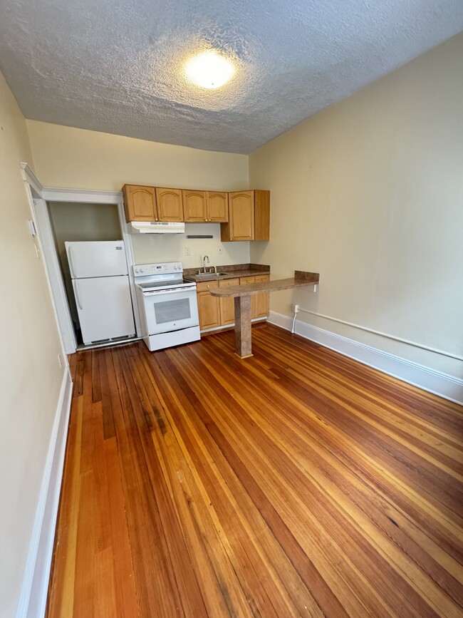 property at 884 Huntington Ave