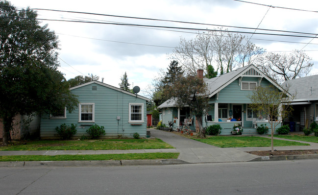 210-212 Piper St in Healdsburg, CA - Building Photo - Building Photo