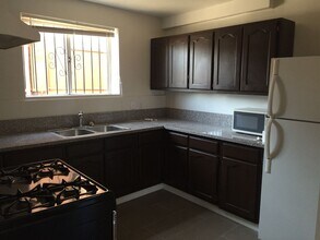 7404 S Western Ave in Los Angeles, CA - Building Photo - Building Photo