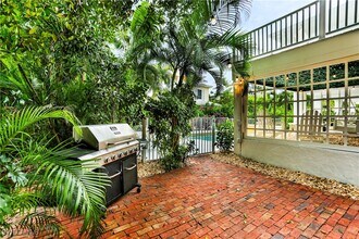 370 6th Ave S in Naples, FL - Building Photo - Building Photo
