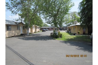 598 S Main St in Porterville, CA - Building Photo - Building Photo