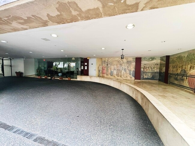 625 S Berendo St, Unit 213 in Los Angeles, CA - Foto de edificio - Building Photo