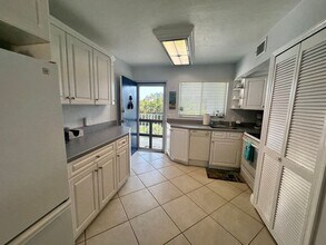 377 Vanderbilt Beach Rd in Naples, FL - Building Photo - Building Photo