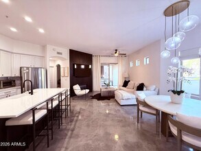 11000 N 77th Pl in Scottsdale, AZ - Building Photo - Building Photo