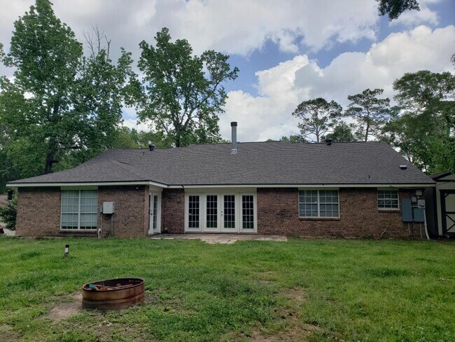 1 Briar Oak Cir in Lumberton, TX - Building Photo - Building Photo