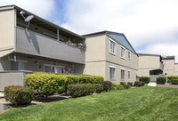 Garden Court in Salinas, CA - Foto de edificio - Building Photo