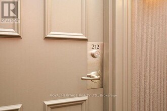 245 The Donway W in Toronto, ON - Building Photo - Building Photo