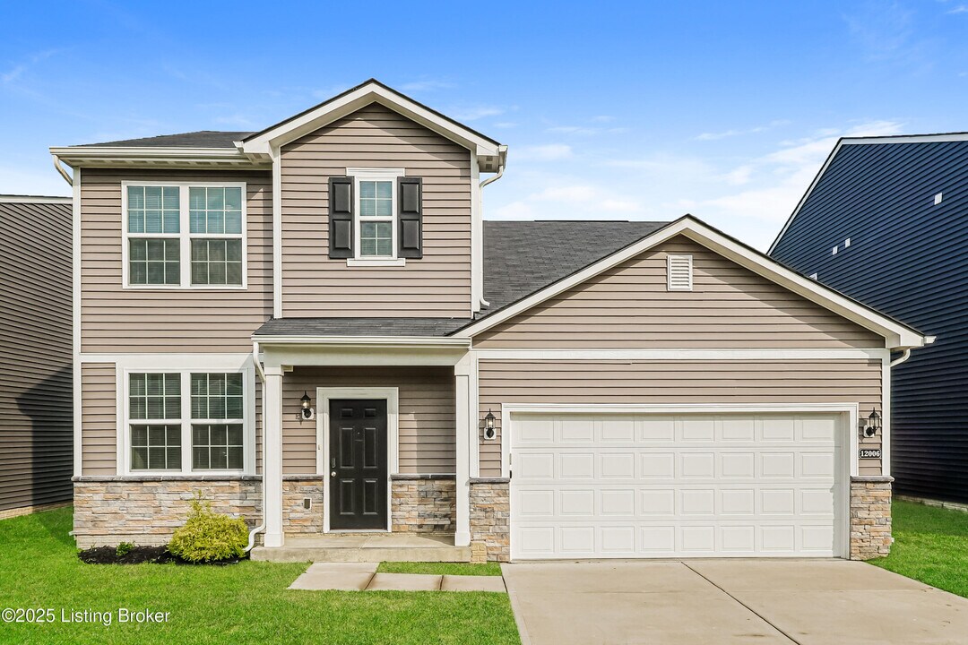 12006 Wooden Trace Dr in Louisville, KY - Building Photo
