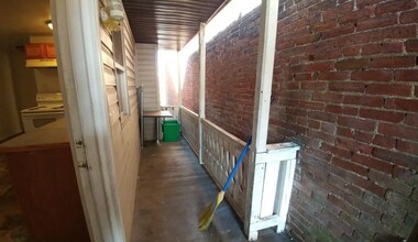 564 W Market St, Unit A in York, PA - Building Photo - Building Photo