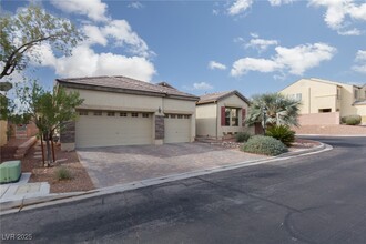 8233 Preppy Fox Ave in Las Vegas, NV - Building Photo - Building Photo