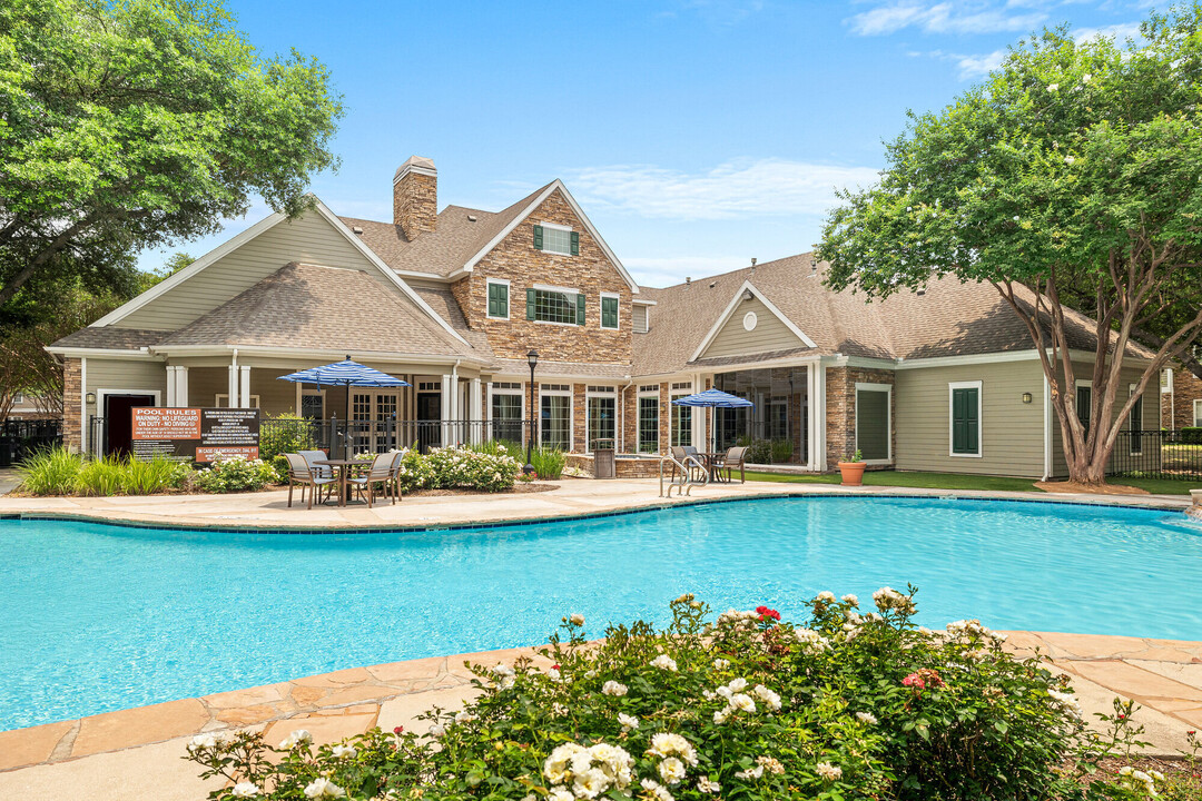 The Lodge At Shavano Park in San Antonio, TX - Building Photo