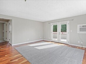 526 S 40th Ave in West Richland, WA - Building Photo - Building Photo