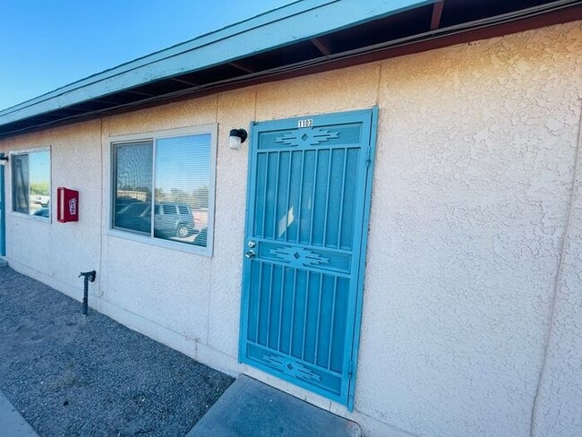 330 E Corona Rd in Tucson, AZ - Building Photo - Building Photo