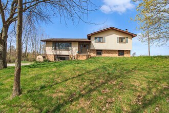8535 Scully Rd in Whitmore Lake, MI - Building Photo - Building Photo