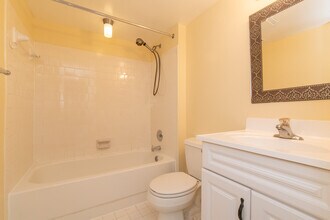 112 Castletown Rd, Unit 101 in Lutherville Timonium, MD - Building Photo - Building Photo