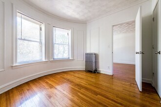 7939 S Dobson Ave Chicago, IL 60619 in Chicago, IL - Foto de edificio - Building Photo