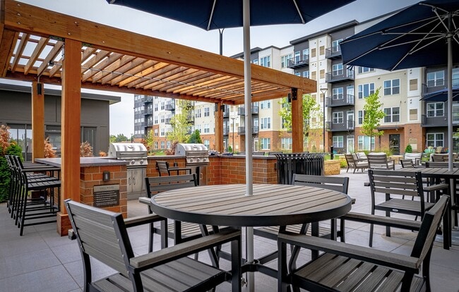 Legacy Commons at Signal Hills 55+ Apartments in West St. Paul, MN - Building Photo - Building Photo