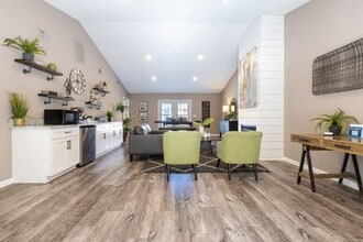 Alexander Station Apartment Homes in Salisbury, NC - Foto de edificio - Building Photo