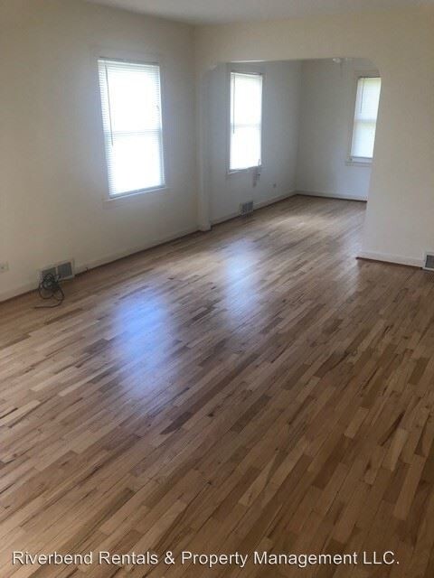 221 22nd Ave E in Menomonie, WI - Building Photo - Building Photo