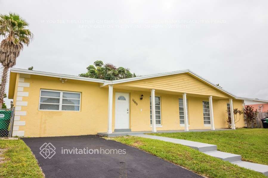15615 SW 108th Ct in Miami, FL - Building Photo