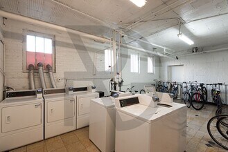 820 W Waveland Ave, Unit #816-04 in Chicago, IL - Building Photo - Building Photo