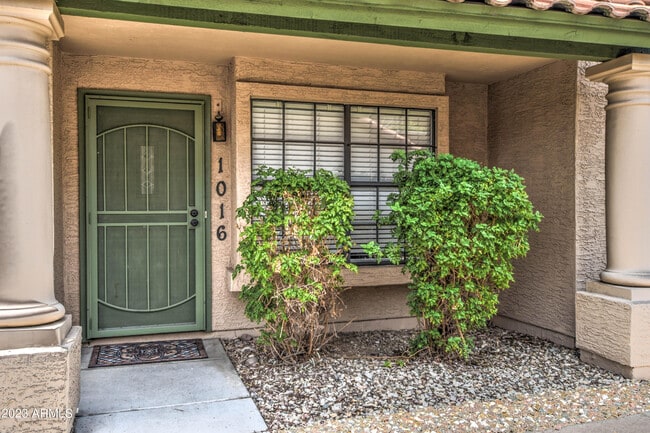 4901 E Kelton Ln in Scottsdale, AZ - Building Photo - Building Photo