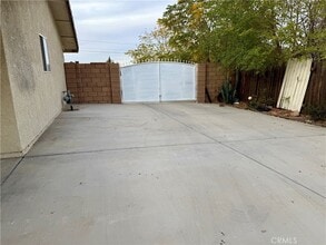 18693 Albany St in Hesperia, CA - Building Photo - Building Photo