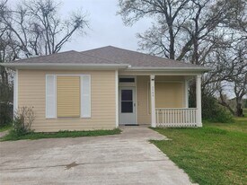 6706 Woodrow St in Texas City, TX - Building Photo