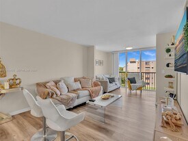 7840 NW 50th St in Lauderhill, FL - Building Photo