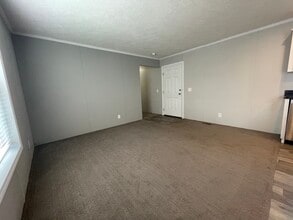 16185 Notre Dame St in Clinton Township, MI - Foto de edificio - Building Photo