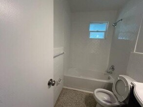 423 N Ridgewood Ave in Ormond Beach, FL - Building Photo - Building Photo