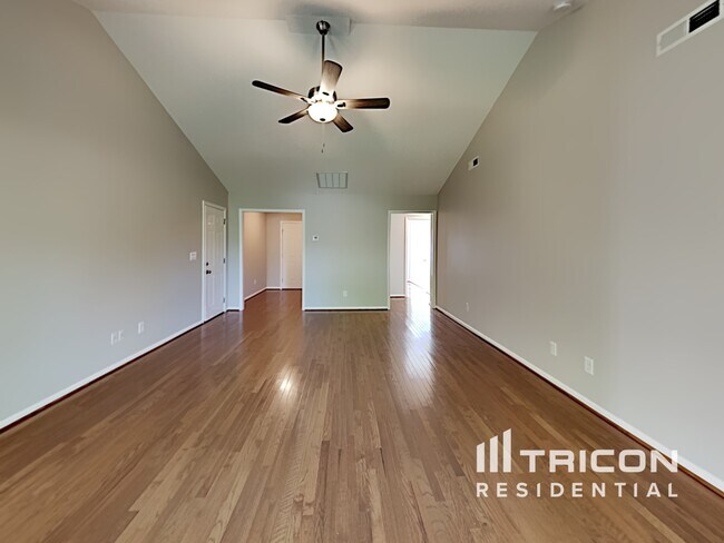 4037 Hereford Ln in Dallas, NC - Building Photo - Building Photo