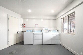 1180 S Cove View Rd, Unit 1 in Richfield, UT - Foto de edificio - Building Photo