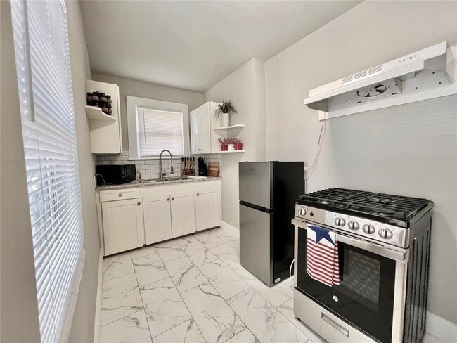 property at 5224 Leeland St